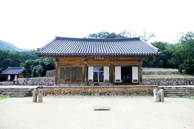 강진 무위사 극락전 아미타여래삼존벽화