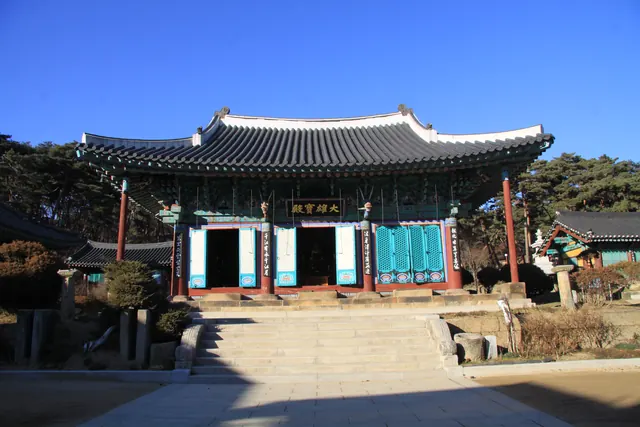 화성 용주사 대웅보전