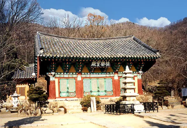 청주 보살사 극락보전