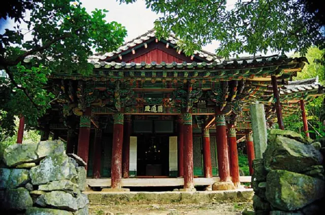 흥국사 원통전