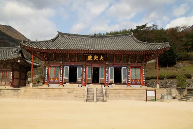 밀양 표충사 대광전